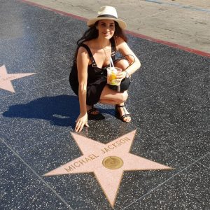 Vegane Ernährungsberaterin Jaqueline Freund in den USA am Walk of Fame Michael Jackson Stern