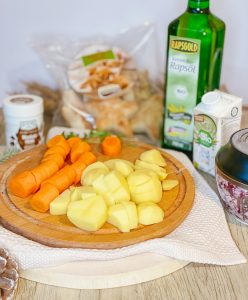 Zutaten für eine vegane  Möhren-Kartoffelsuppe